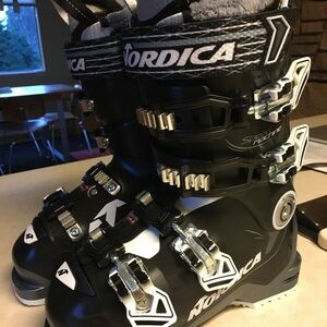 Nordica ski boots, women’s ski boots, like new